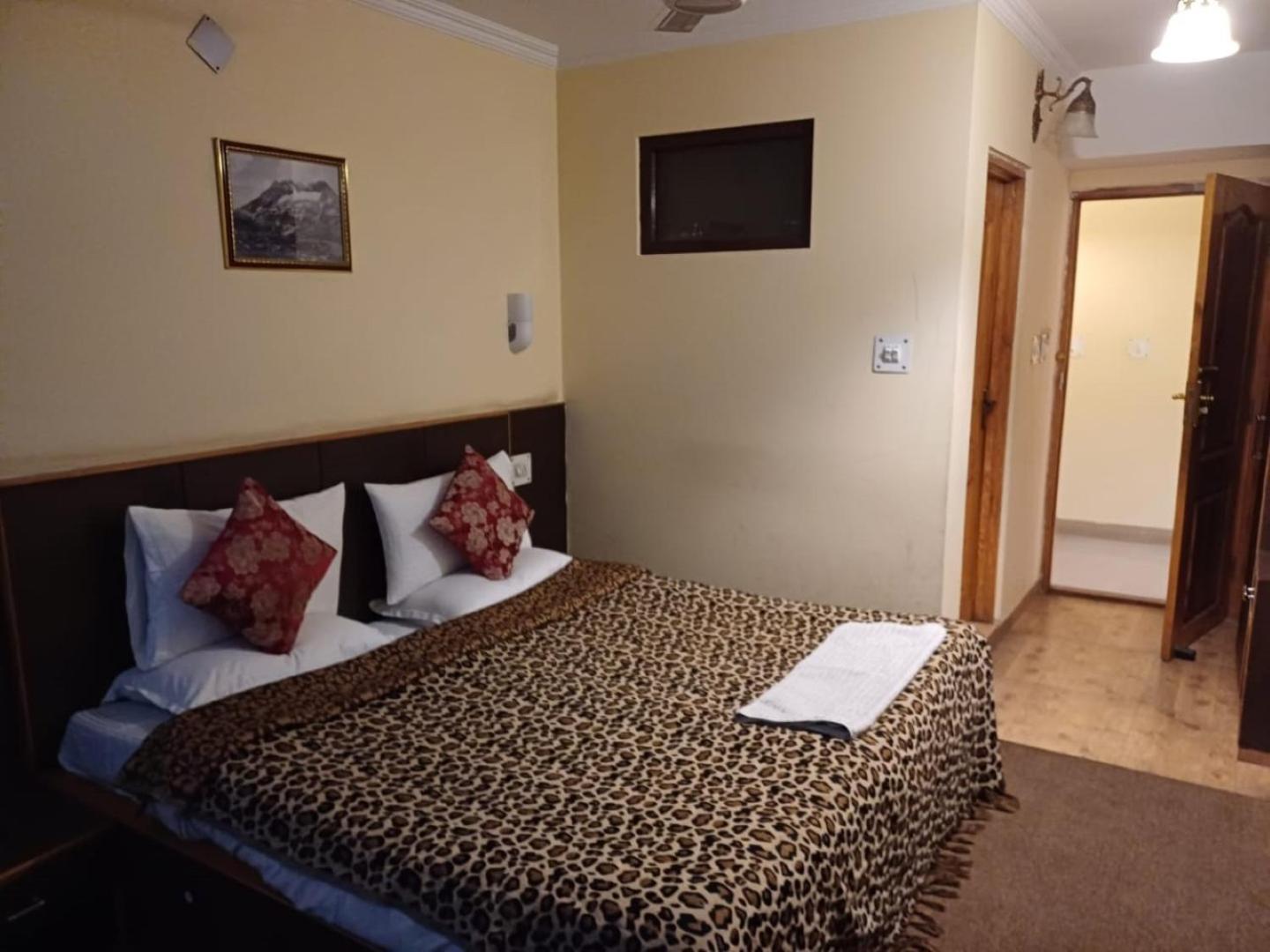Hotel Town Centre , Srinagar エクステリア 写真